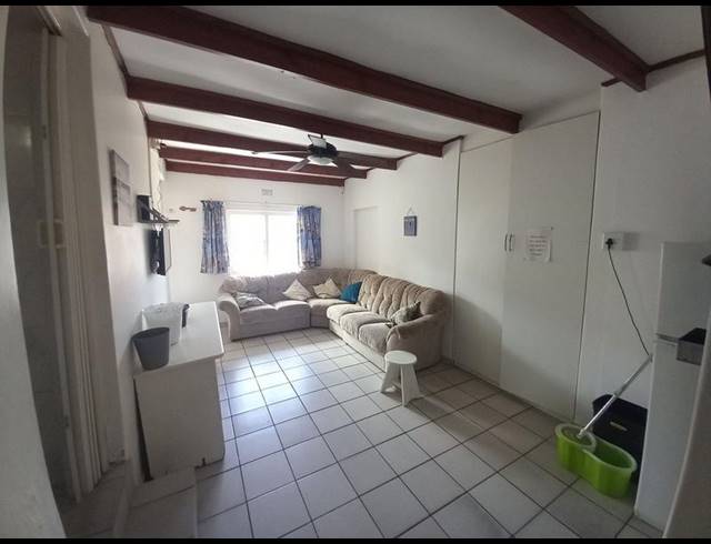 2 BEDROOM APARTMENT FOR SALE IN UVONGO BEACH